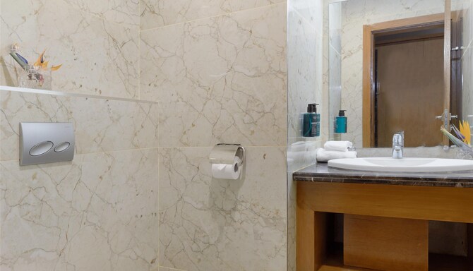 GOLDEN TULIP WESTLANDS NAIROBI - Suite Room Powder room*