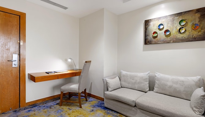 GOLDEN TULIP WESTLANDS NAIROBI - Junior Suite Sitting Area*