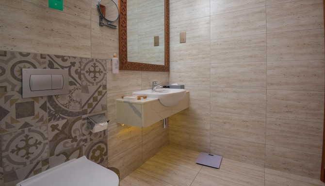 GOLDEN TULIP ZANZIBAR AIRPORT - Salle de bain de la chambre