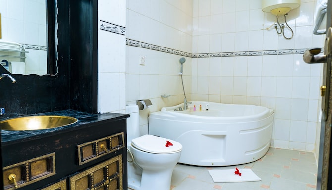 Golden Tulip Zanzibar Boutique - Salle de bain de la chambre