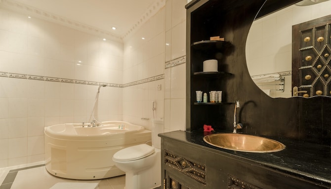 Golden Tulip Zanzibar Boutique - Hotel - BATHROOM