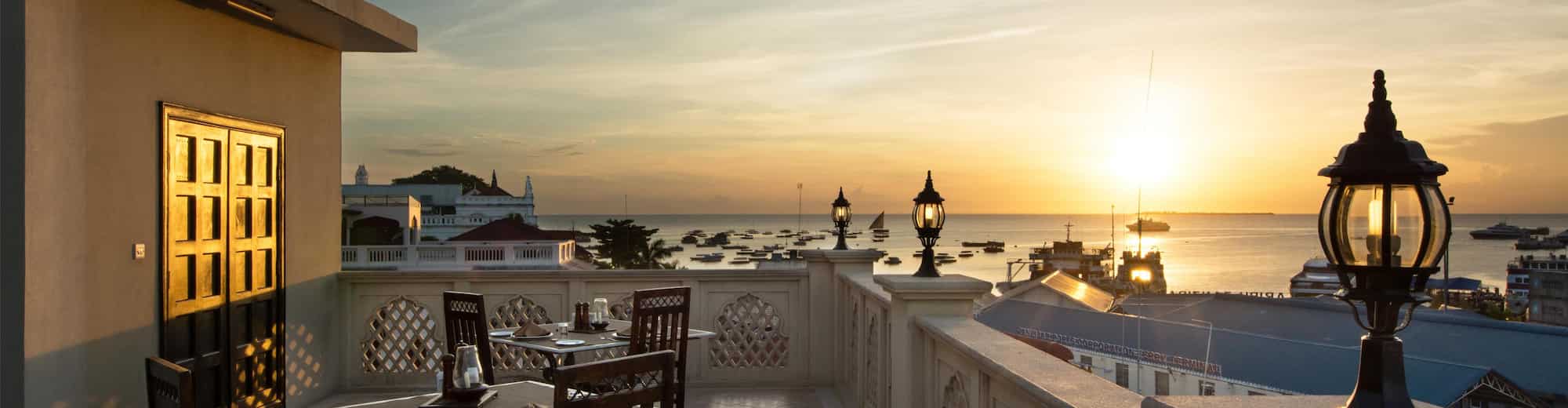Golden Tulip Zanzibar Boutique - Hotel - Restaurant evening Time