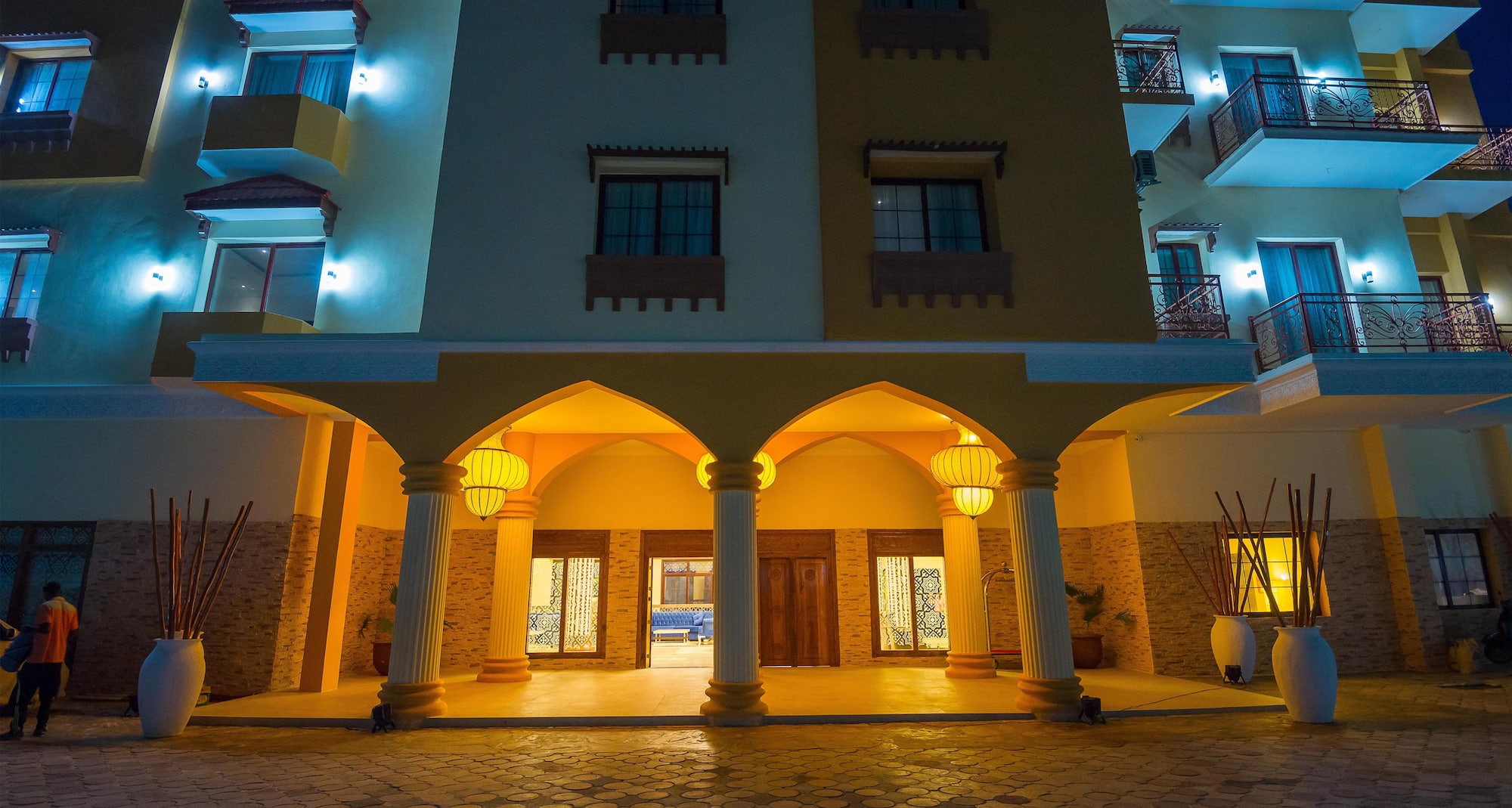 Golden Tulip Zanzibar Resort - Hotel Entrance Night