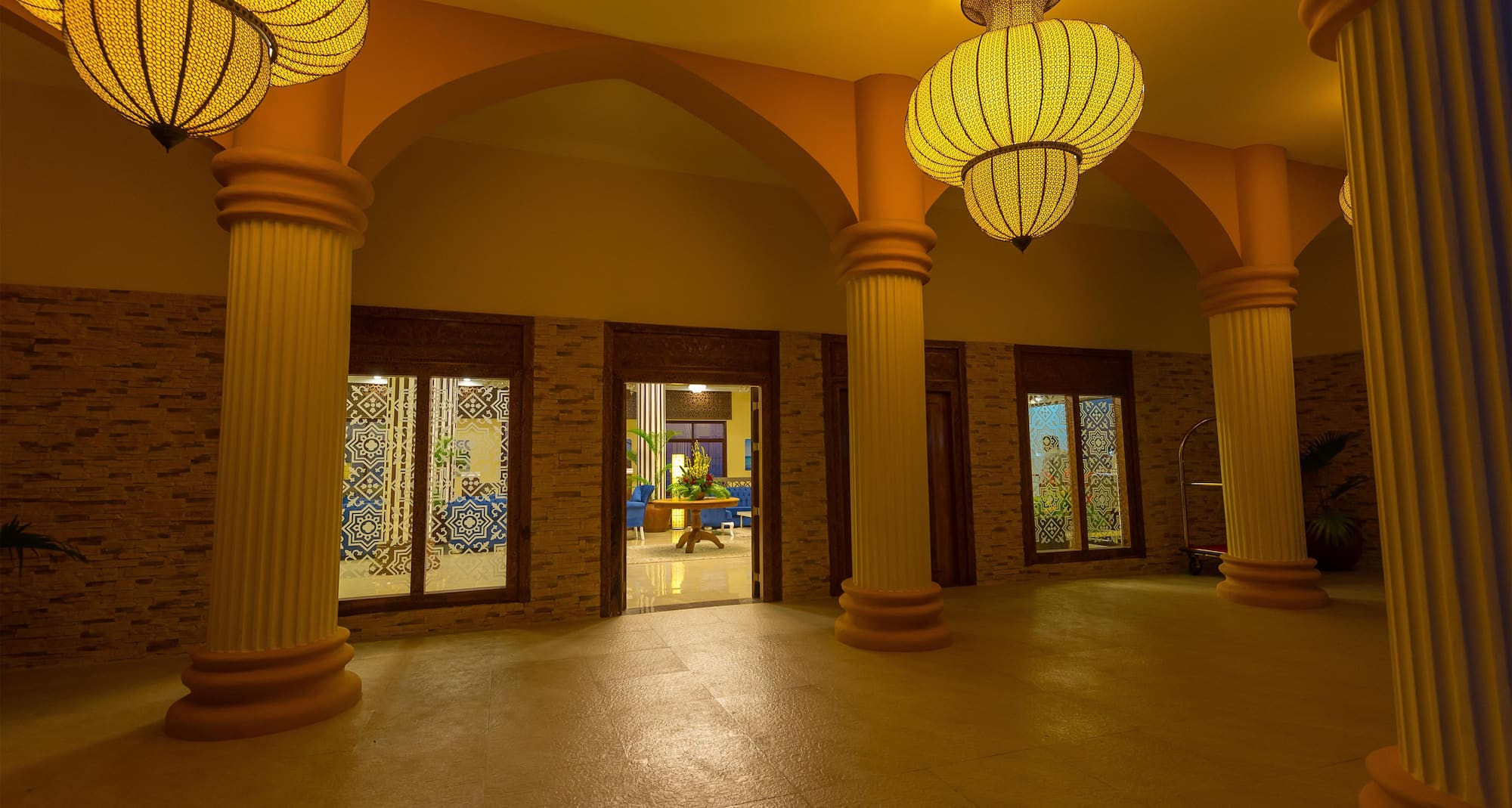 Golden Tulip Zanzibar Resort - Hotel Entrance Night