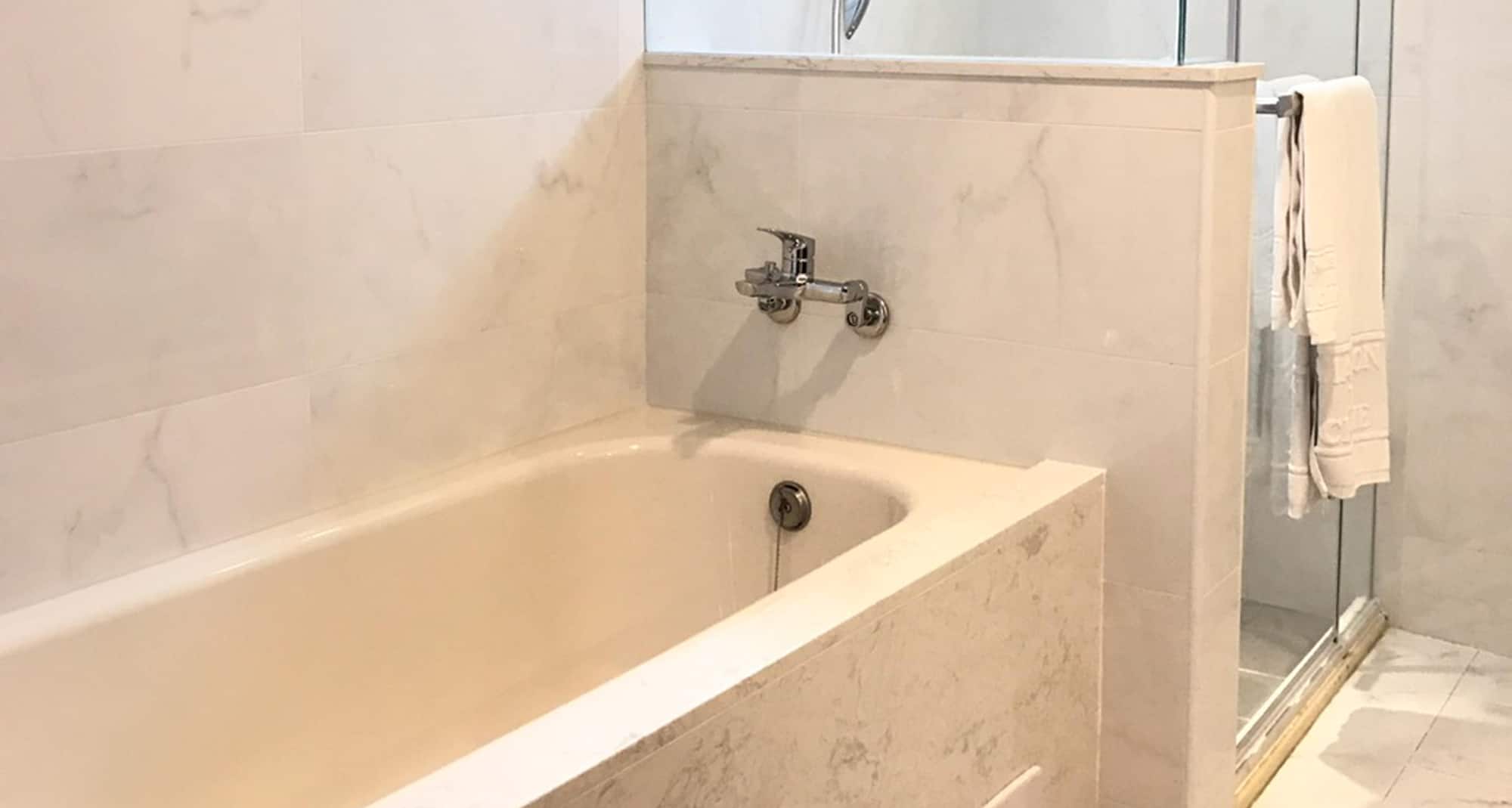 GOLDEN TULIP ZHONG XIN HOTEL TAICHUNG - Guest room bath