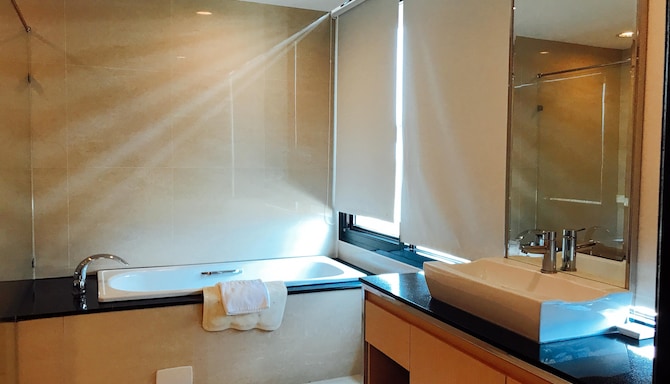 GOLDEN TULIP ZHONG XIN HOTEL TAICHUNG - Guest room bath