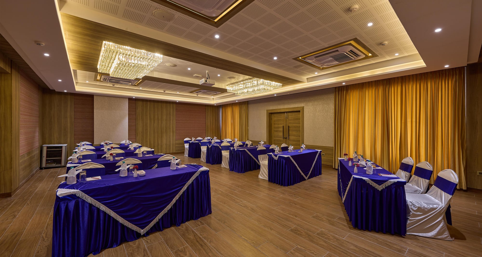GRAND CONTINENT A SAROVAR PORTICO HOTEL - Grand Hotel Hosur