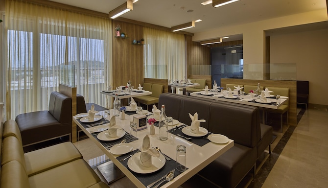 GRAND CONTINENT A SAROVAR PORTICO HOTEL - Grand Hotel Hosur