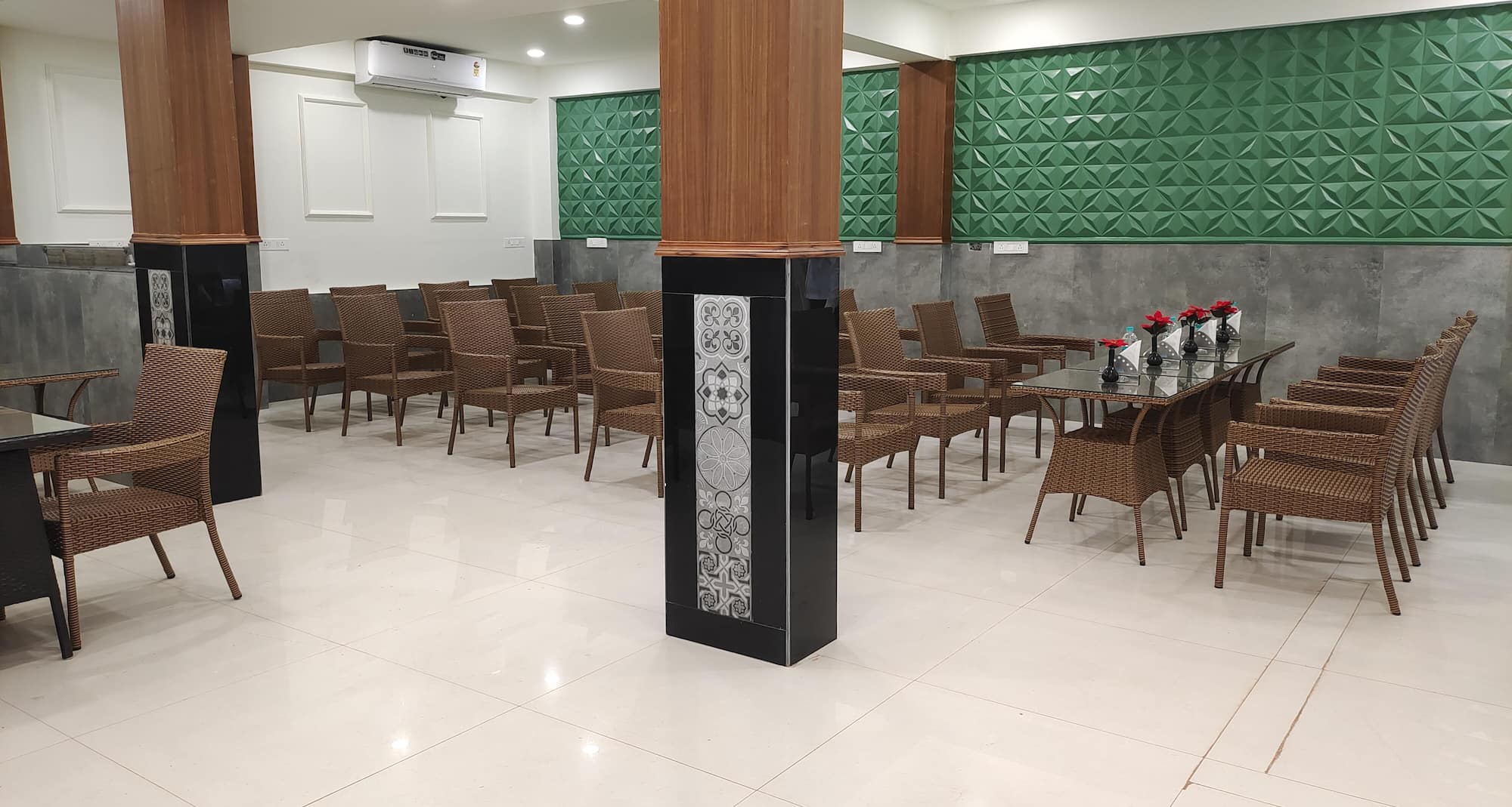 Grand Continent Anjuna A Sarovar Portico Affiliate Hotel - Hotel conference Hall