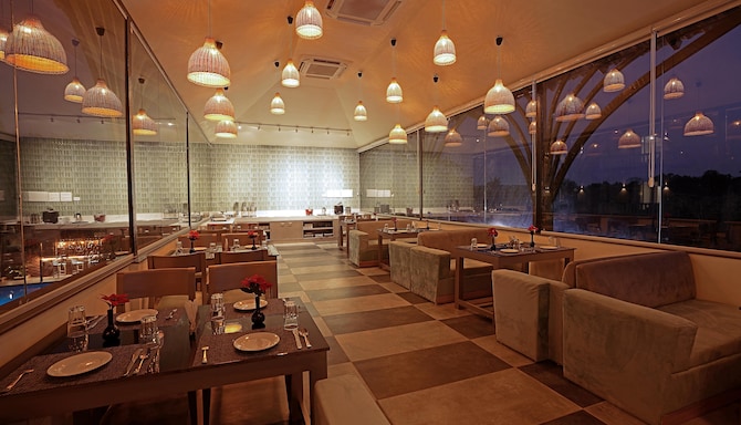 Grand Continent Anjuna A Sarovar Portico Affiliate Hotel - Restaurant