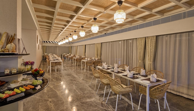 Grand Continent Mahabalipuram - Restaurant