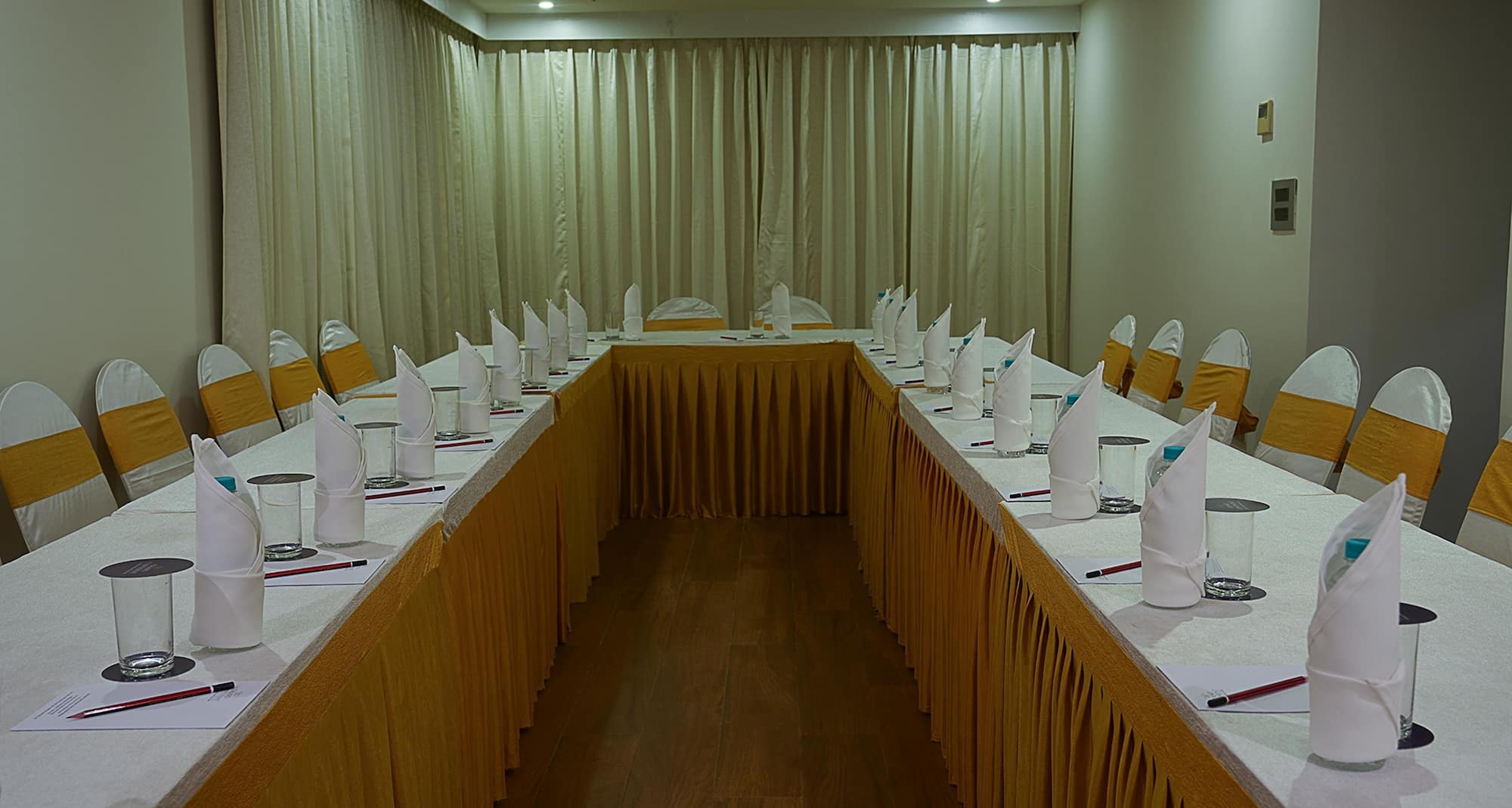 Grand Continent Malleshwaram A Sarovar Portico Affiliate Hotel - Sala de reunioes