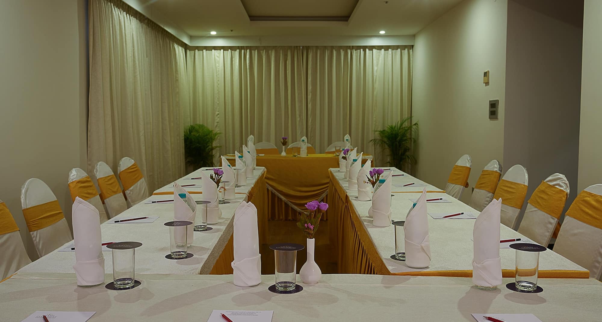 Grand Continent Malleshwaram A Sarovar Portico Affiliate Hotel - Sala de reunioes