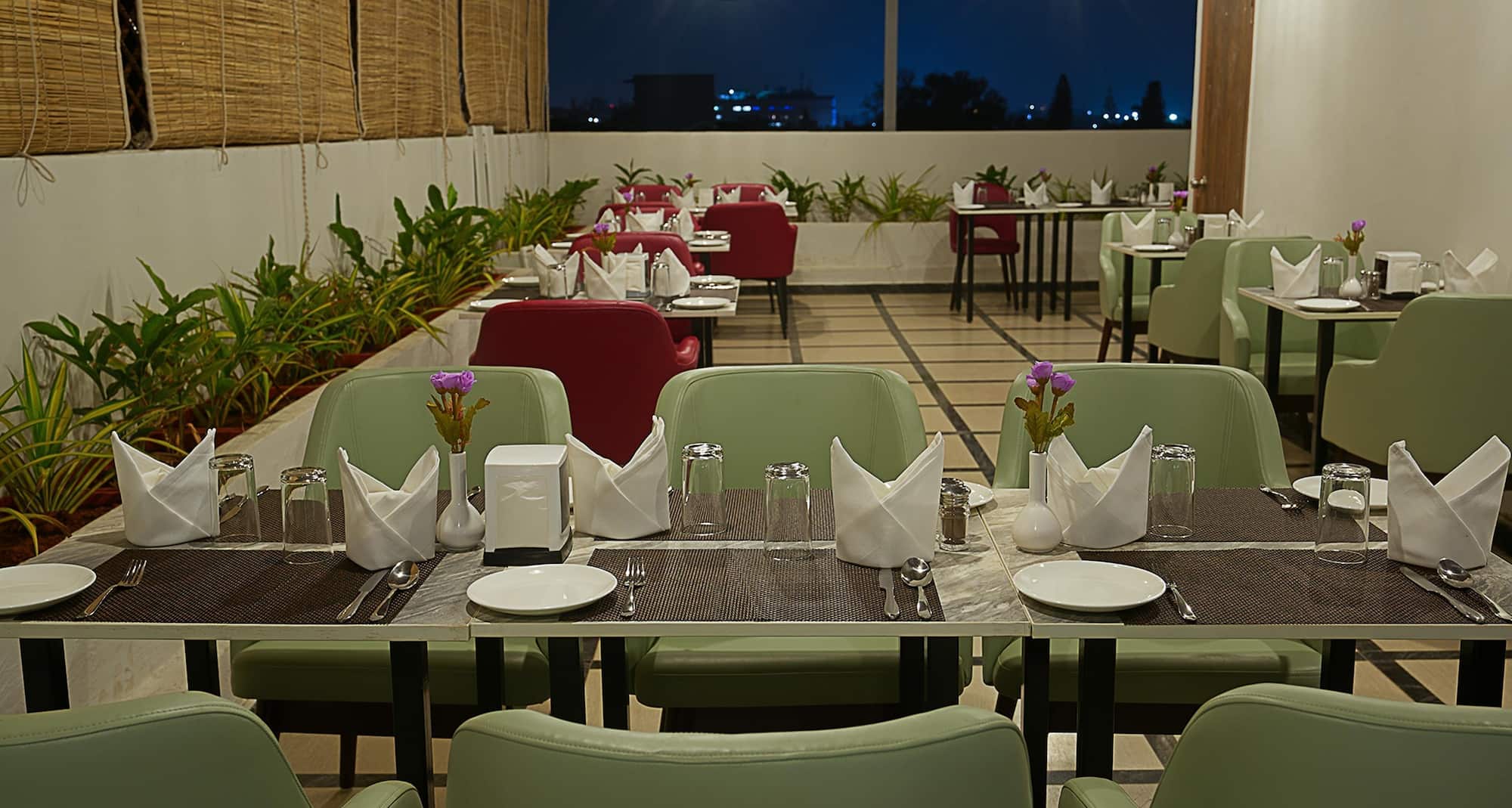 Grand Continent Malleshwaram A Sarovar Portico Affiliate Hotel - Restaurant