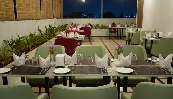 Grand Continent Malleshwaram A Sarovar Portico Affiliate Hotel - Restaurant
