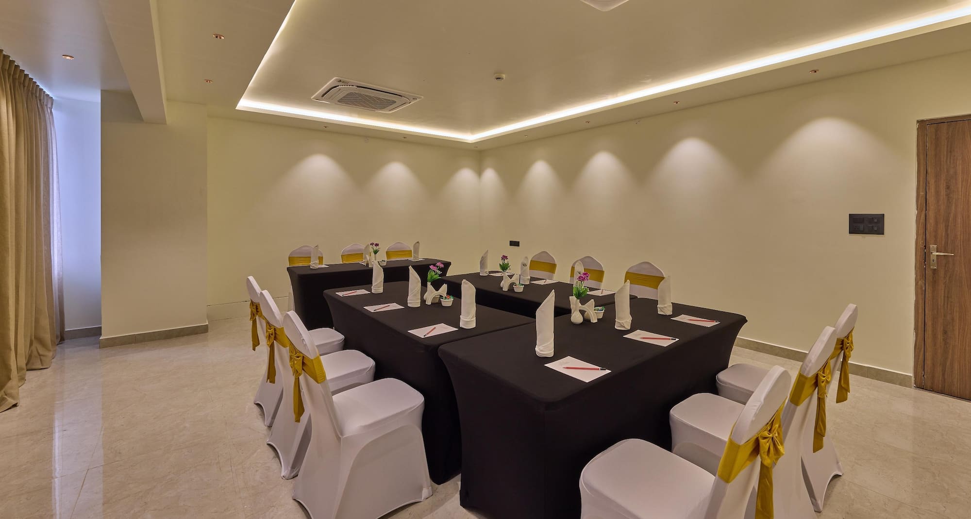 Grand Continent Mysore A Sarovar Portico Affiliate Hotel - Grand Mys