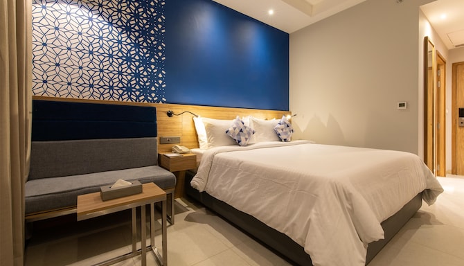- Guest Room