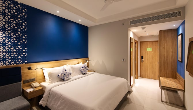 - Guest Room