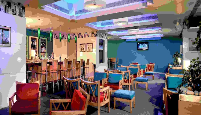 Hometel Chandigarh - Chill The BAr