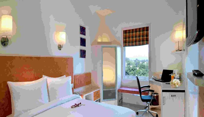Hometel Chandigarh - Superior Room