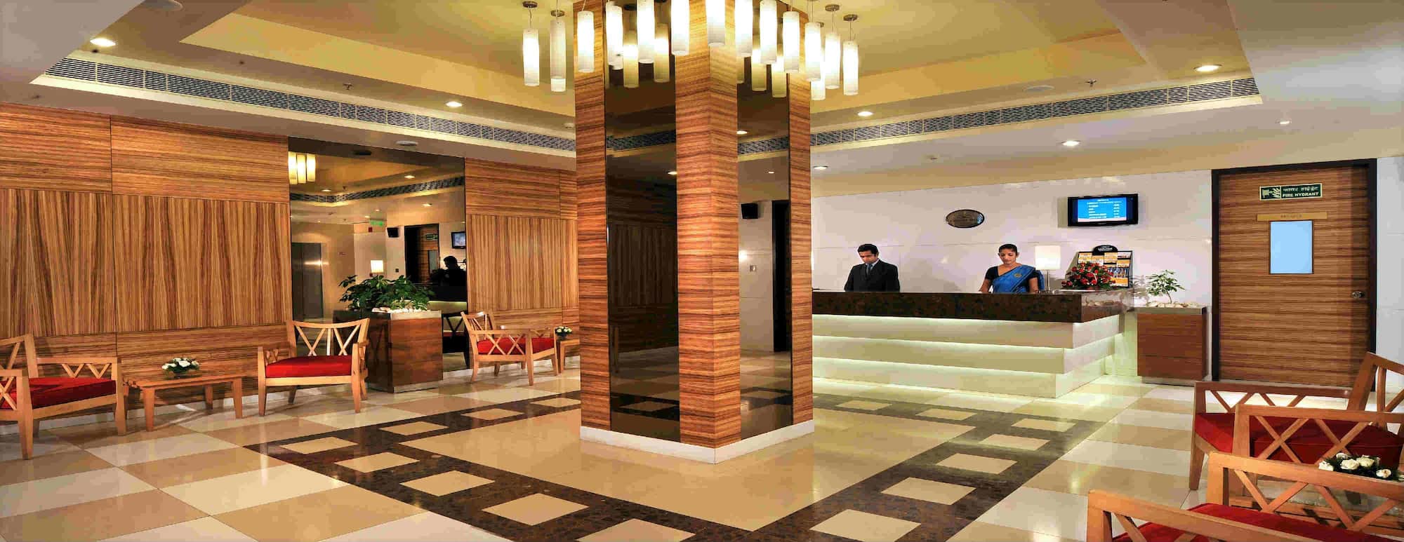 Hometel Chandigarh - Lobby
