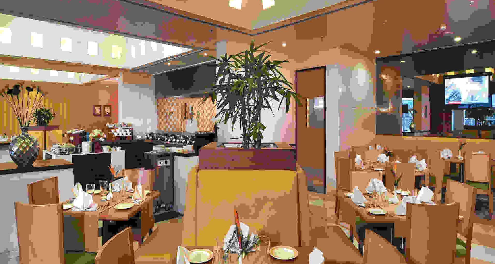 Hometel Chandigarh - Flavours Restaurant