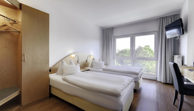 HOTEL AMBIENTE LANGENHAGEN HANNOVER BY TULIP INN - HAN