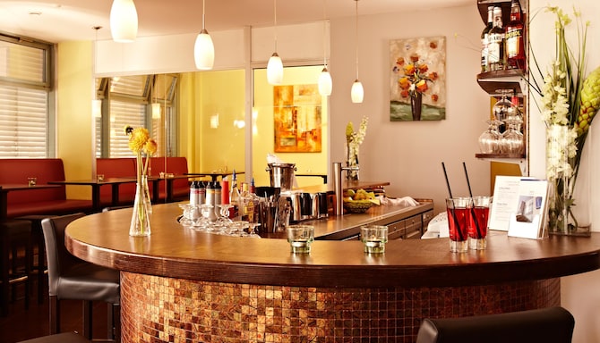 HOTEL KIEL BY GOLDEN TULIP - Hotel Kiel by Golden Tulip- Bar, cop