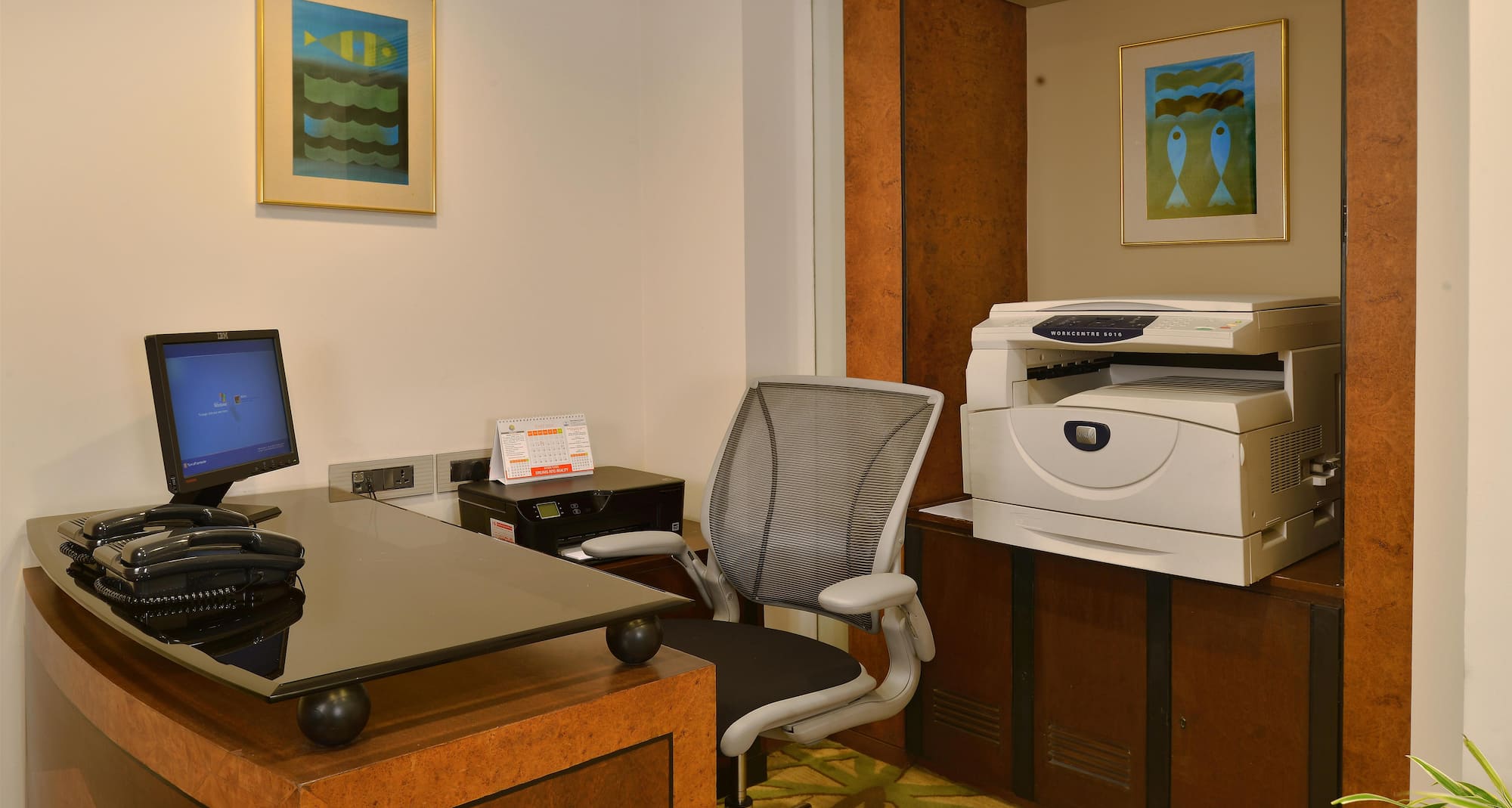 Hotel Marine Plaza Mumbai - Business Centre