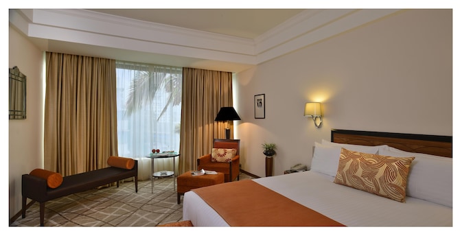 Hotel Marine Plaza Mumbai - Deluxe suite