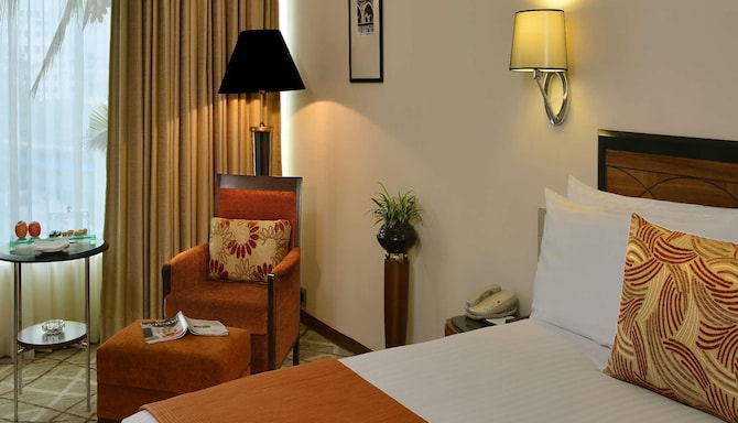 Hotel Marine Plaza Mumbai - Room