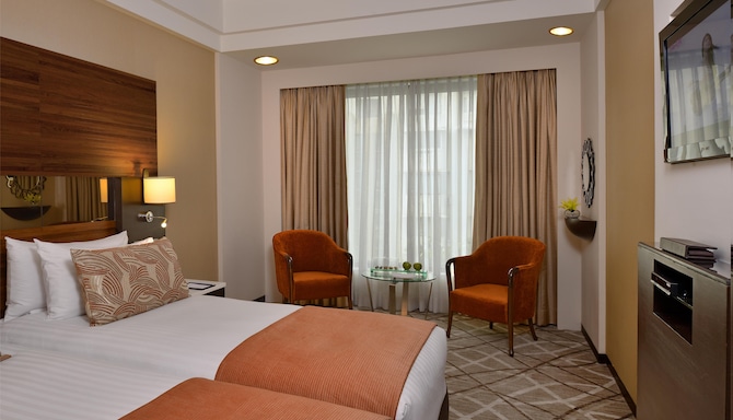 Hotel Marine Plaza Mumbai - Suite