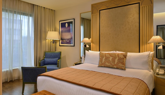 Hotel Marine Plaza Mumbai - Executive Suite