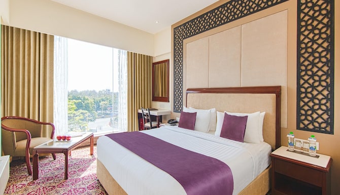 HRJ Sarovar Portico Indore - Deluxe Room