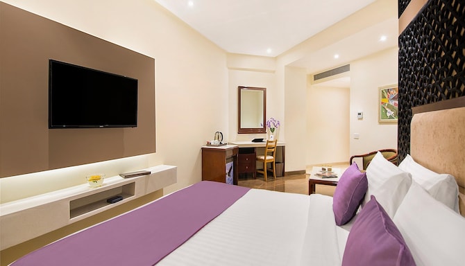 HRJ Sarovar Portico Indore - Executive Room