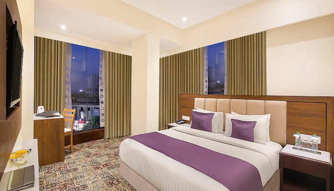 HRJ Sarovar Portico Indore - Suite Room