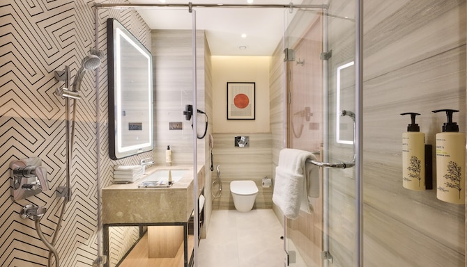 KPG Sarovar Portico Rajnagar Extension Ghaziabad - ROOM-dlx twin bathroom