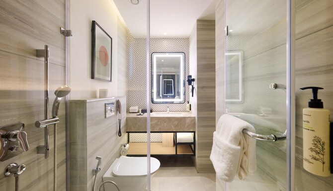 KPG Sarovar Portico Rajnagar Extension Ghaziabad - ROOM - jr Suite bathroom