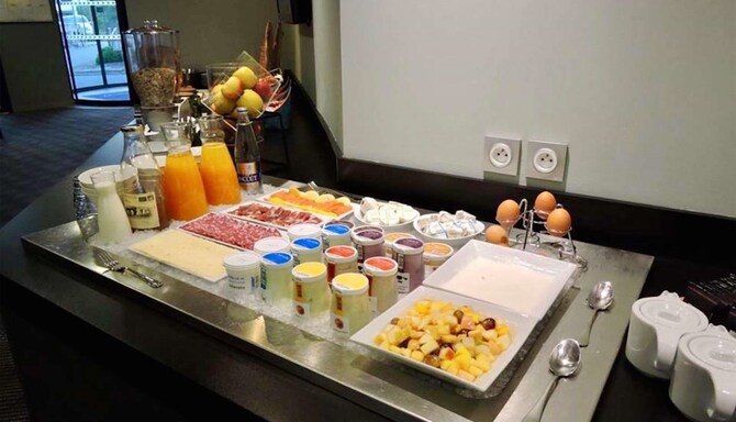 Kyriad  AURAY - Carnac - pdjs buffet