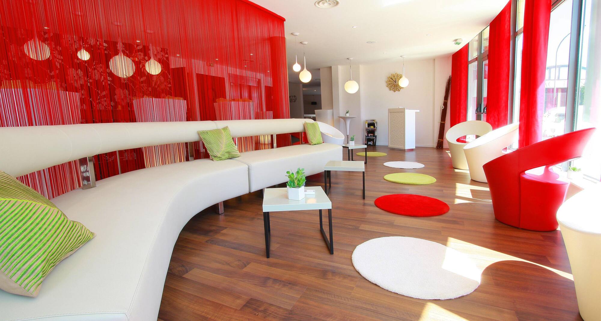 Kyriad CHARLEVILLE MEZIERES - Bar / Lounge