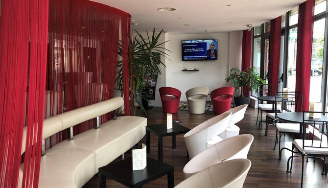 Kyriad CHARLEVILLE MEZIERES - Bar/Lounge