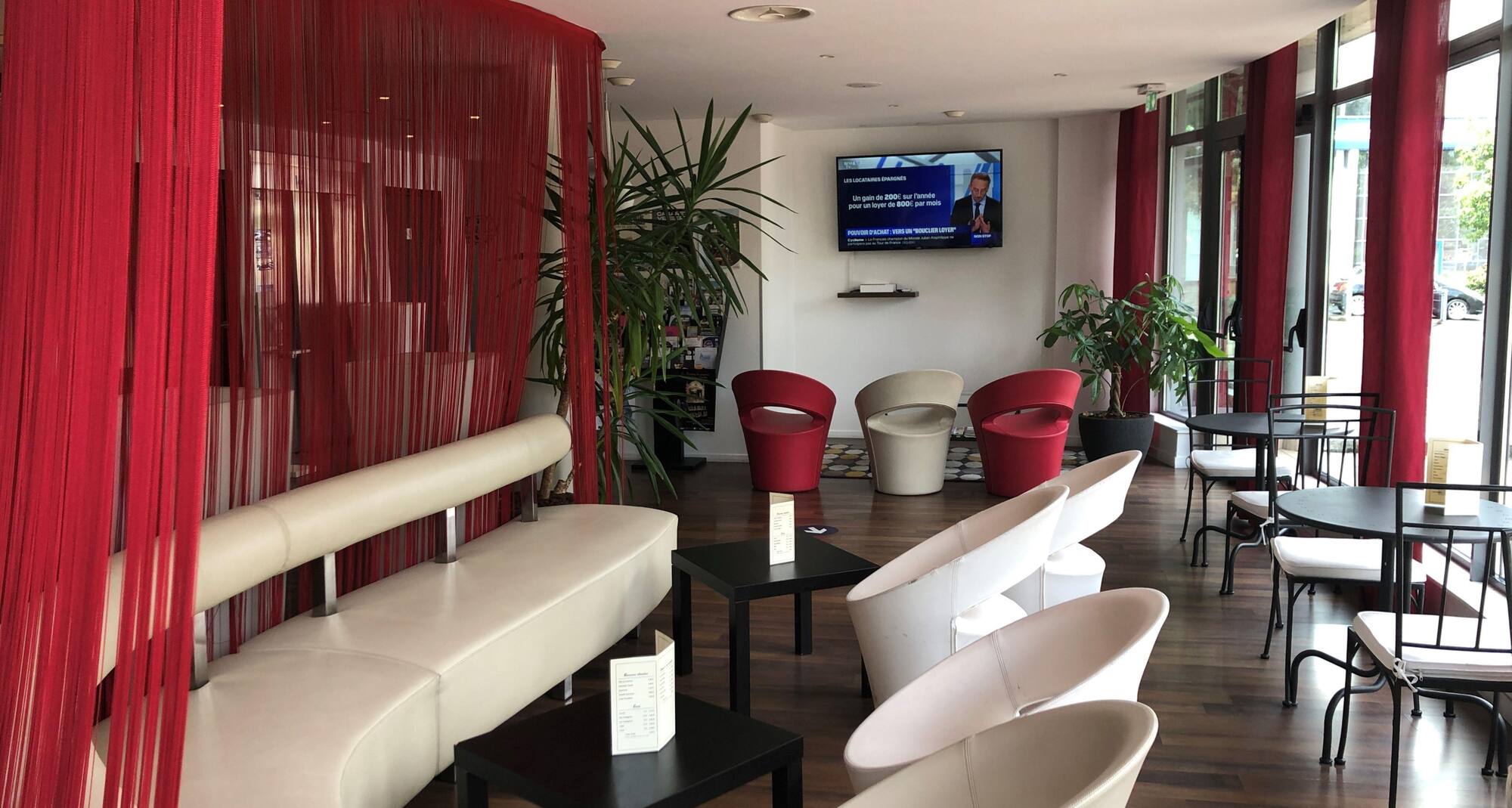 Kyriad CHARLEVILLE MEZIERES - Bar / Lounge