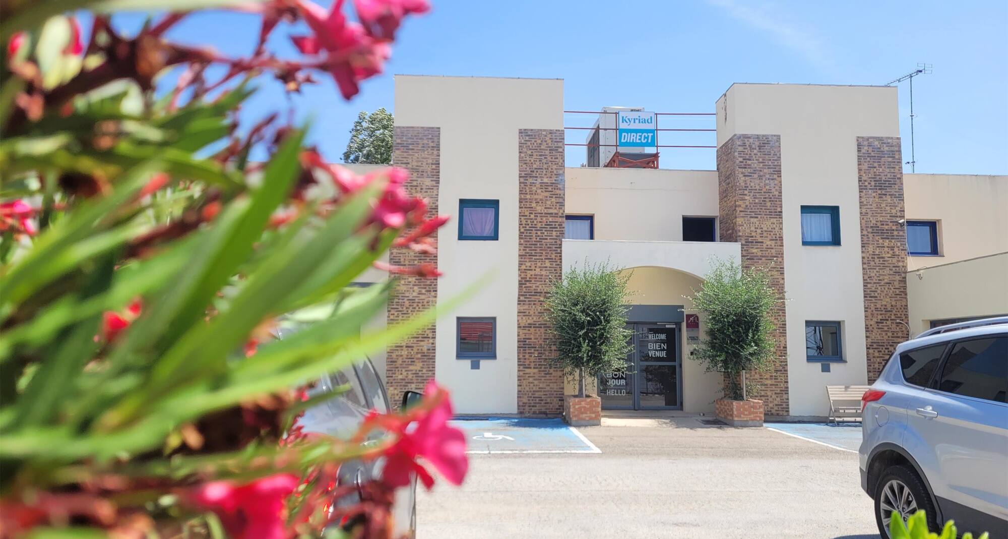 Kyriad DIRECT ARLES - EXT KD