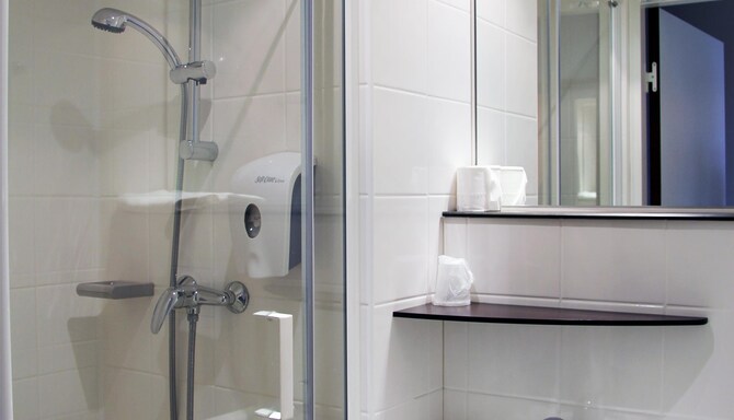 Kyriad Direct MONT DE MARSAN - BATHROOM