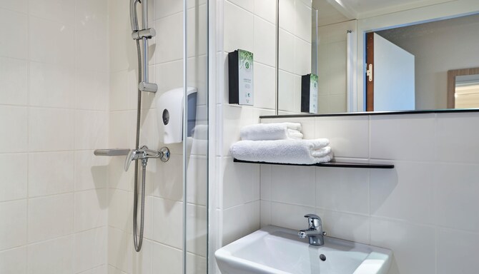 Kyriad Direct MONT DE MARSAN - KyrDir MMARSAN SALLE DE BAIN