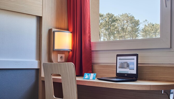 Kyriad Direct MONT DE MARSAN - St Avit - BUREAU Chambre
