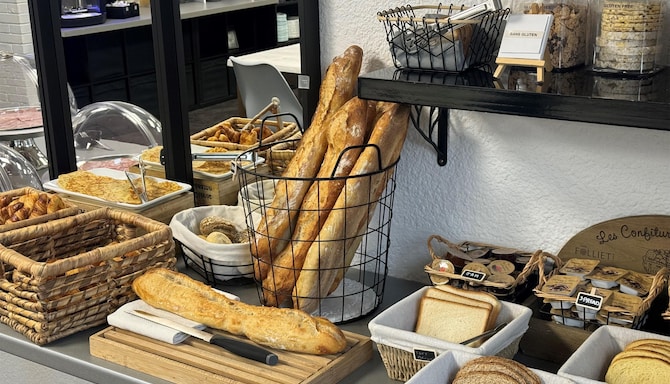 Kyriad EPERNAY - Buffet viennoiseries - Hotel Kyriad Epernay