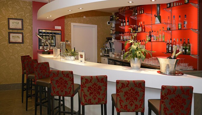 Kyriad Prestige LYON EST - Saint Priest Eurexpo - KP saint priest bar
