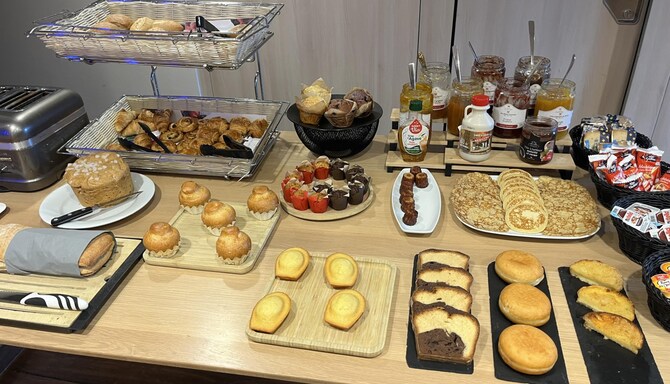Kyriad Prestige PAU - Zénith - Palais des Sports - Kyriad Prestige PAU - Zénith - Palais des Sports - Petit déjeuner