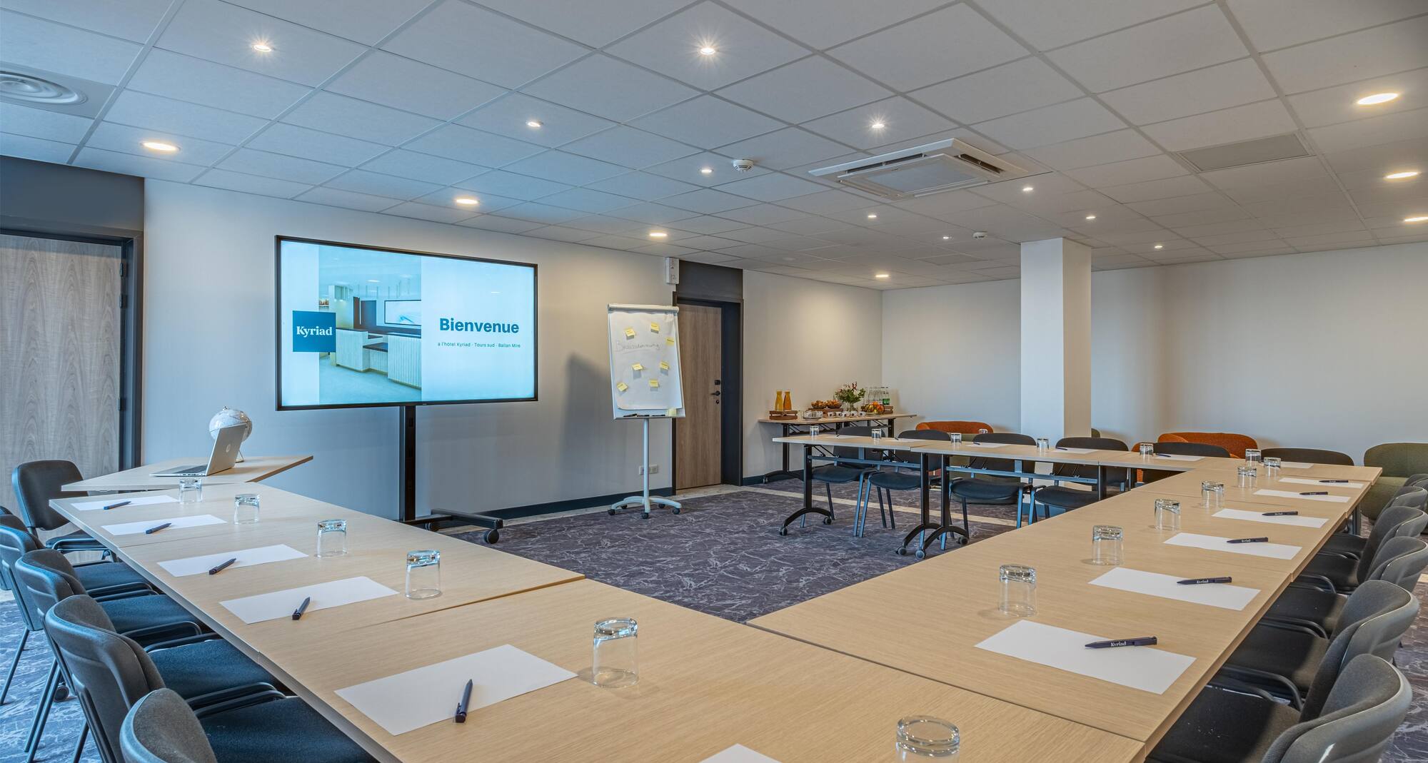 Kyriad Tours Sud Ballan Mir Meeting room